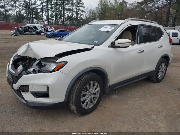 JN8AT2MTXJW458921 2018 NISSAN ROGUE - Image 2