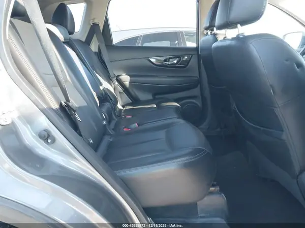 JN8AT2MTXJW464864 2018 NISSAN ROGUE - Image 8