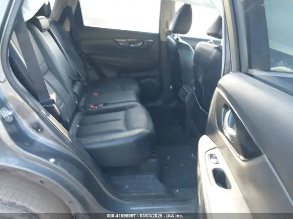 JN8AT2MTXJW466386 2018 NISSAN ROGUE - Image 8