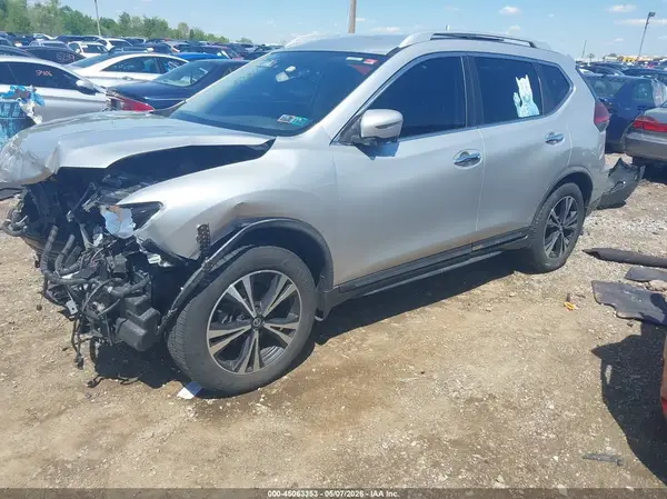 JN8AT2MTXJW466792 2018 NISSAN ROGUE - Image 2