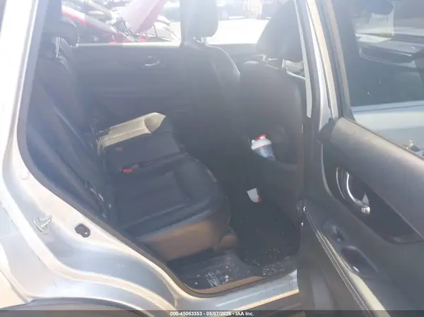 JN8AT2MTXJW466792 2018 NISSAN ROGUE - Image 8