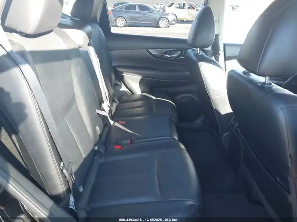 JN8AT2MTXJW485617 2018 NISSAN ROGUE - Image 8