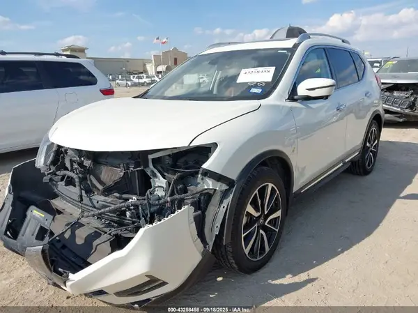 JN8AT2MTXJW490784 2018 NISSAN ROGUE - Image 2