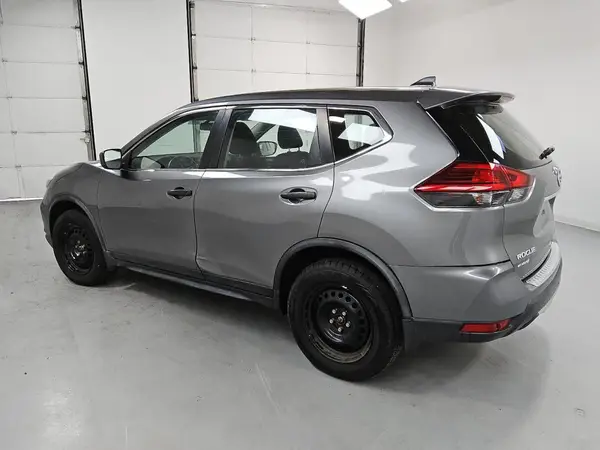 JN8AT2MV0HW001613 2017 NISSAN ROGUE - Image 2