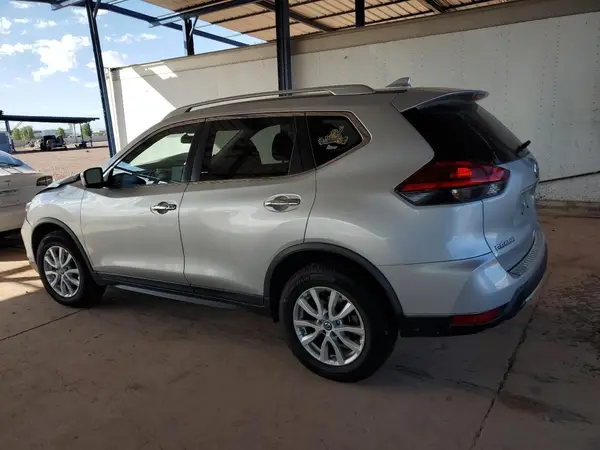 JN8AT2MV0HW002583 2017 NISSAN ROGUE - Image 2