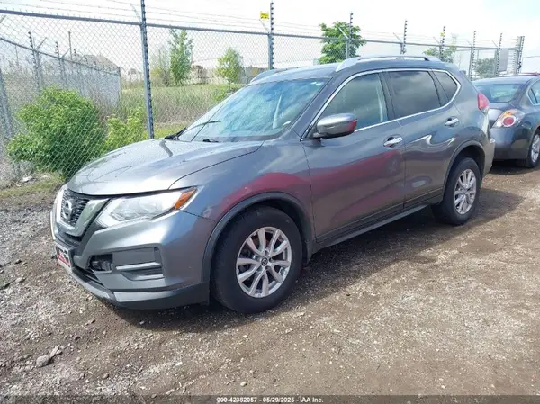 JN8AT2MV0HW003667 2017 NISSAN ROGUE - Image 2