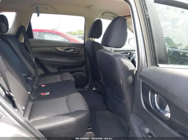 JN8AT2MV0HW003667 2017 NISSAN ROGUE - Image 8