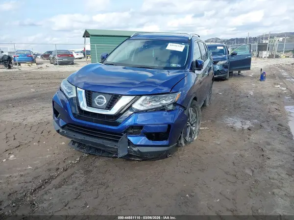 JN8AT2MV0HW004124 2017 NISSAN ROGUE - Image 2