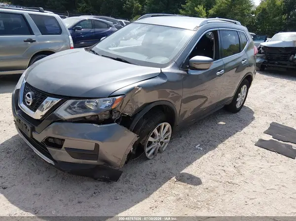 JN8AT2MV0HW004575 2017 NISSAN ROGUE - Image 2