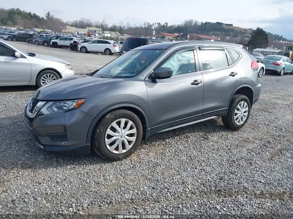 JN8AT2MV0HW010313 2017 NISSAN ROGUE - Image 2
