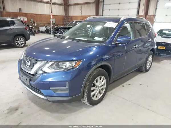JN8AT2MV0HW010635 2017 NISSAN ROGUE - Image 2