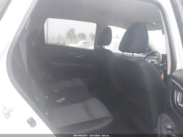 JN8AT2MV0HW010988 2017 NISSAN ROGUE - Image 8