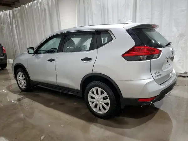 JN8AT2MV0HW011137 2017 NISSAN ROGUE - Image 2