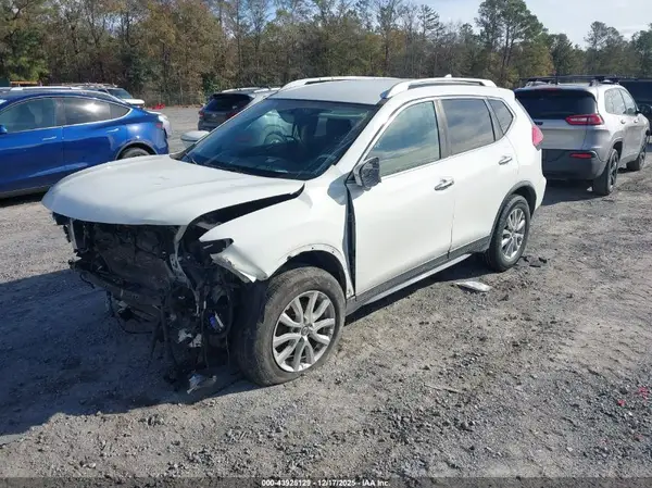 JN8AT2MV0HW012269 2017 NISSAN ROGUE - Image 2