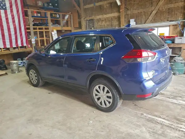 JN8AT2MV0HW012384 2017 NISSAN ROGUE - Image 2