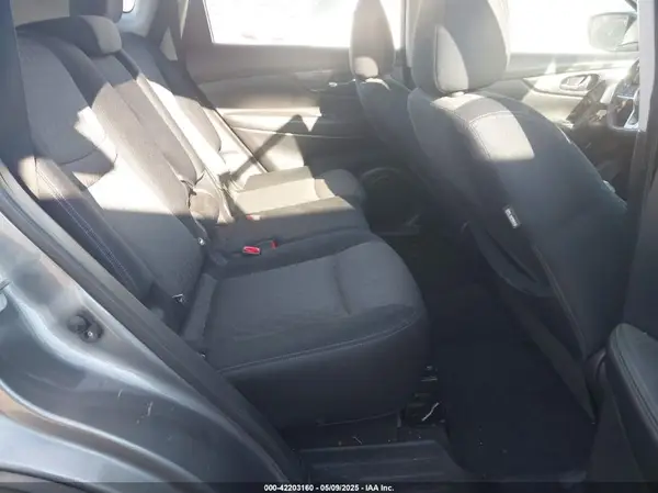 JN8AT2MV0HW012451 2017 NISSAN ROGUE - Image 8