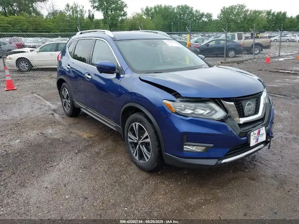 JN8AT2MV0HW013566 2017 NISSAN ROGUE - Image 1