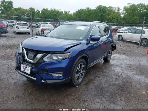 JN8AT2MV0HW013566 2017 NISSAN ROGUE - Image 2
