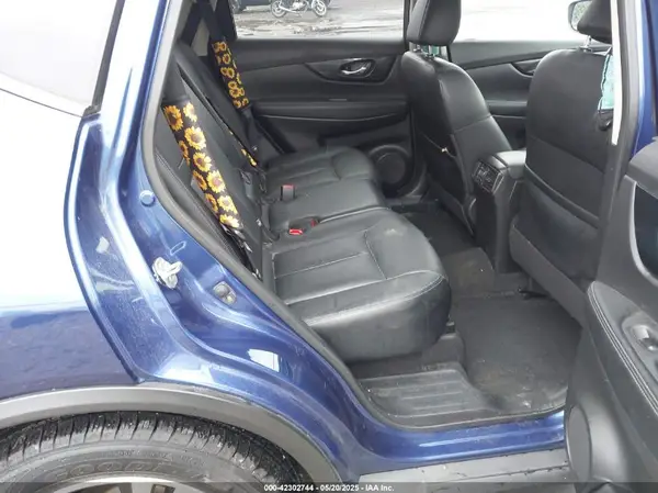 JN8AT2MV0HW013566 2017 NISSAN ROGUE - Image 8