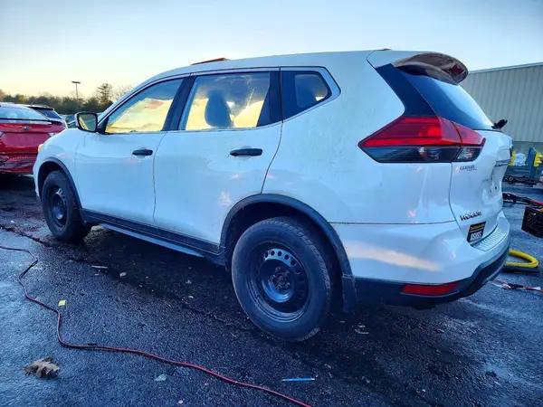 JN8AT2MV0HW014555 2017 NISSAN ROGUE - Image 2