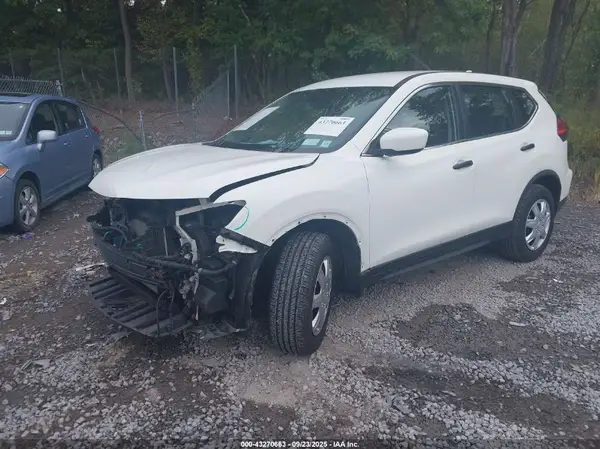 JN8AT2MV0HW015267 2017 NISSAN ROGUE - Image 2