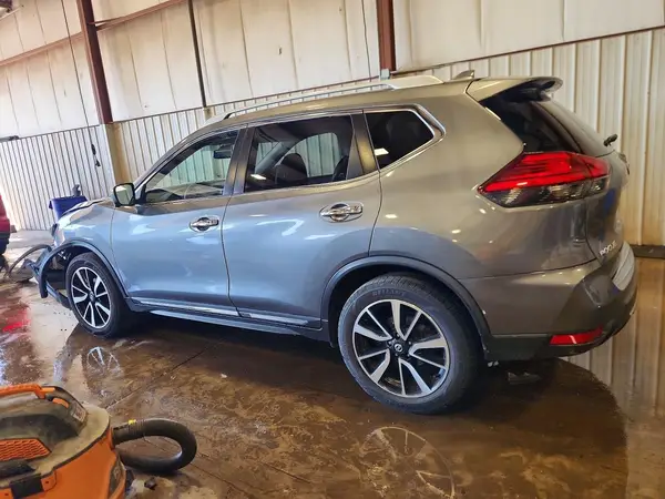 JN8AT2MV0HW015964 2017 NISSAN ROGUE - Image 2