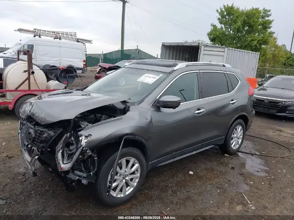 JN8AT2MV0HW018329 2017 NISSAN ROGUE - Image 2
