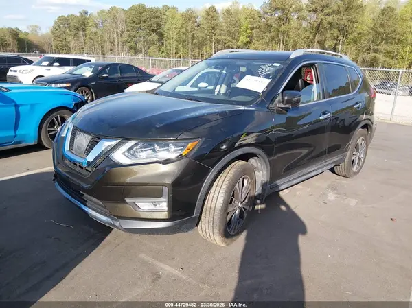 JN8AT2MV0HW018945 2017 NISSAN ROGUE - Image 2