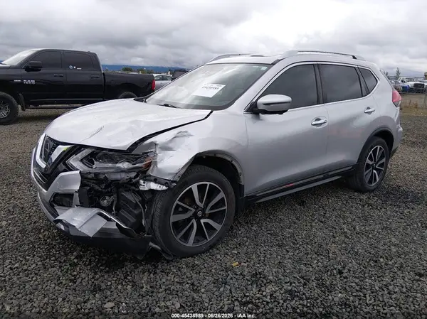 JN8AT2MV0HW019075 2017 NISSAN ROGUE - Image 2