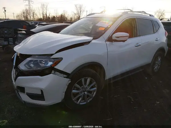 JN8AT2MV0HW020243 2017 NISSAN ROGUE - Image 2