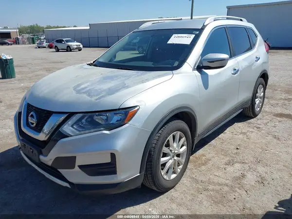 JN8AT2MV0HW021988 2017 NISSAN ROGUE - Image 2