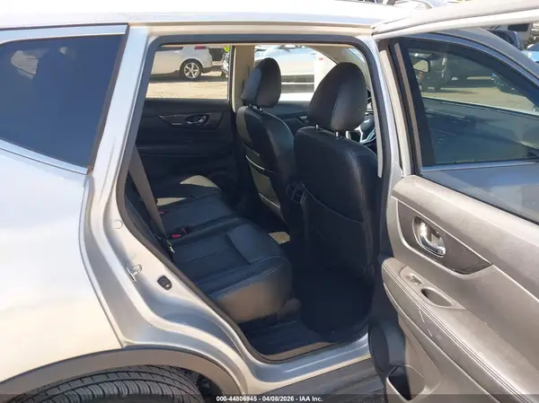 JN8AT2MV0HW021988 2017 NISSAN ROGUE - Image 8