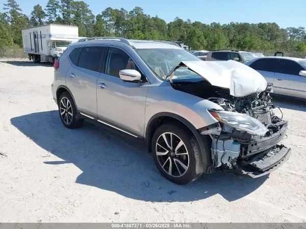 JN8AT2MV0HW022042 2017 NISSAN ROGUE - Image 1