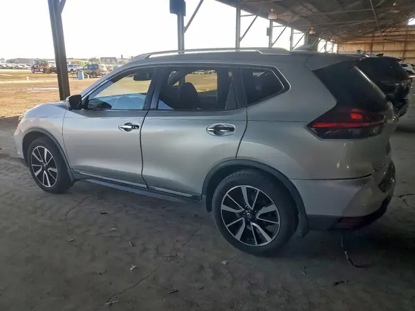 JN8AT2MV0HW022185 2017 NISSAN ROGUE - Image 2