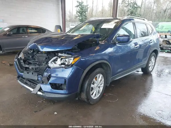 JN8AT2MV0HW027211 2017 NISSAN ROGUE - Image 2