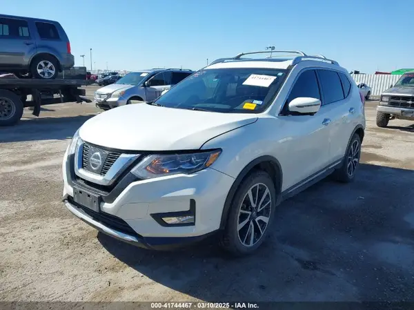 JN8AT2MV0HW250980 2017 NISSAN ROGUE - Image 2