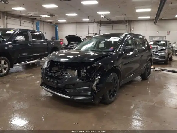 JN8AT2MV0HW251630 2017 NISSAN ROGUE - Image 2