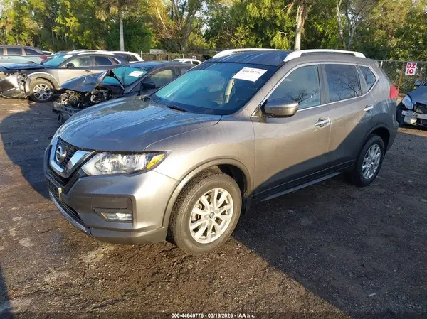 JN8AT2MV0HW252678 2017 NISSAN ROGUE - Image 2