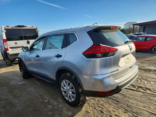 JN8AT2MV0HW256987 2017 NISSAN ROGUE - Image 2