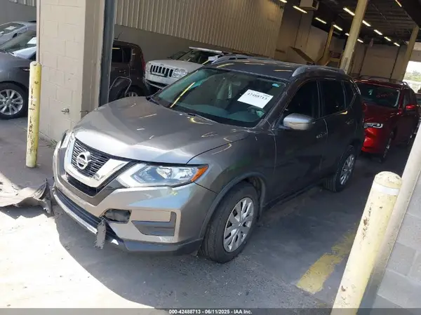 JN8AT2MV0HW258089 2017 NISSAN ROGUE - Image 2