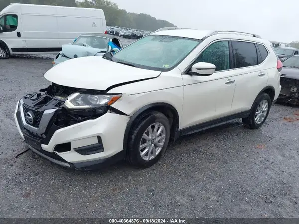 JN8AT2MV0HW264796 2017 NISSAN ROGUE - Image 2