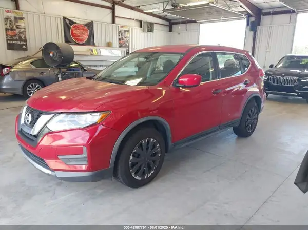 JN8AT2MV0HW266242 2017 NISSAN ROGUE - Image 2