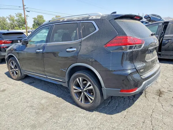 JN8AT2MV0HW271084 2017 NISSAN ROGUE - Image 2