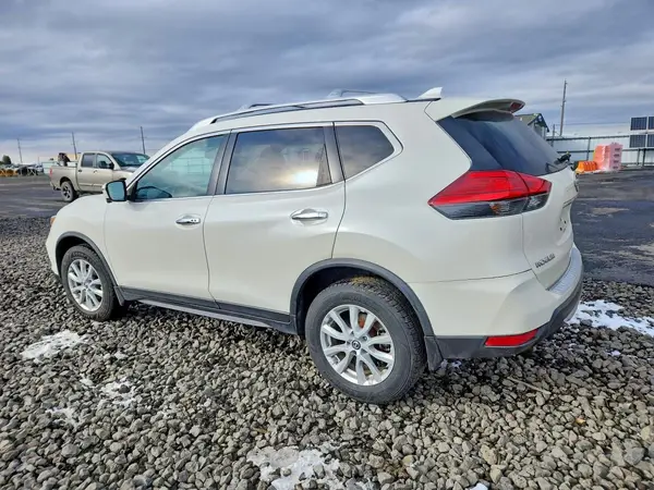 JN8AT2MV0HW271523 2017 NISSAN ROGUE - Image 2