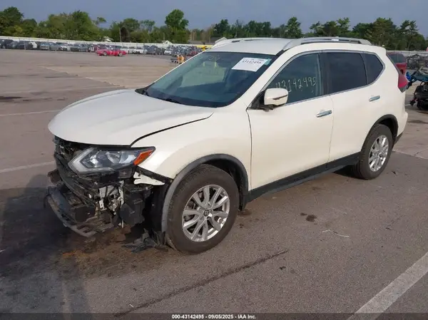 JN8AT2MV0HW273546 2017 NISSAN ROGUE - Image 2
