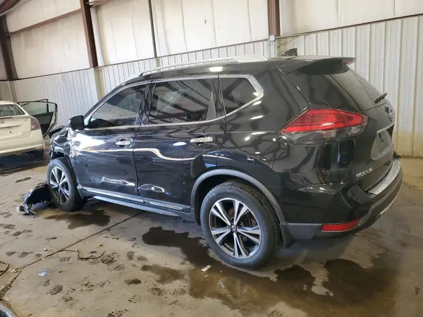 JN8AT2MV0HW273627 2017 NISSAN ROGUE - Image 2