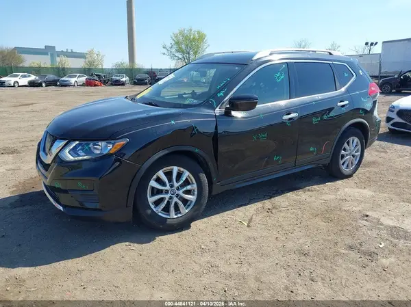 JN8AT2MV0HW274051 2017 NISSAN ROGUE - Image 2