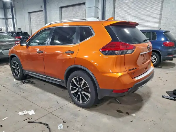 JN8AT2MV0HW278536 2017 NISSAN ROGUE - Image 2