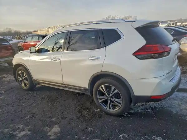 JN8AT2MV0HW279685 2017 NISSAN ROGUE - Image 2