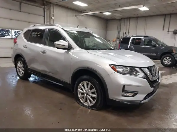 JN8AT2MV0HW281243 2017 NISSAN ROGUE - Image 1